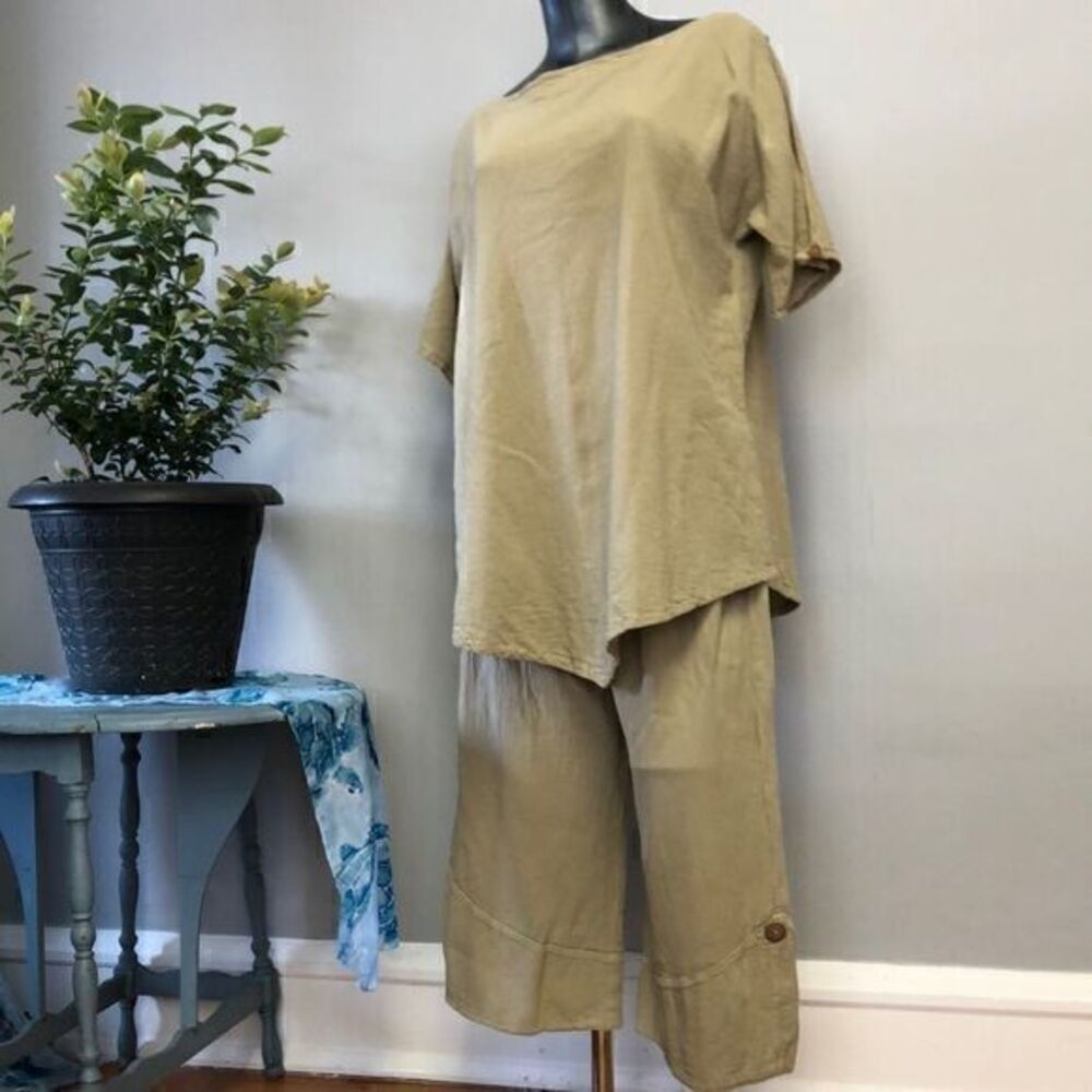 Casual Khaki Women's Capri Set
